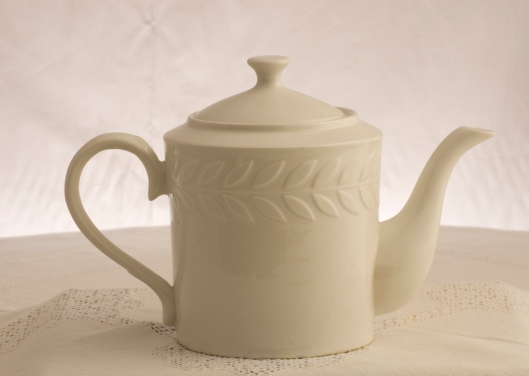 Teapot with Laurel Leaves. Photo: A;an Mirabelli